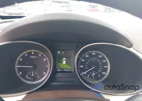 2017 Hyundai Santa Fe Sport 2.4L z USA, uszkodzony, nr VIN 5XYZUDLB3HG385074